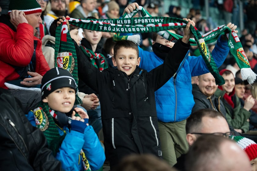 Kibice na meczu Śląska z Widzewem (2 marca 2024) na Tarczyński Arenie